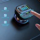 منظر أمامي لجهاز البث الأسود يظهر منفذي USB للشحن المزدوج